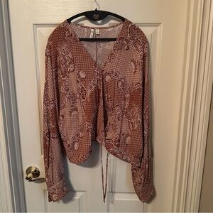 Versona brand wrap style top.